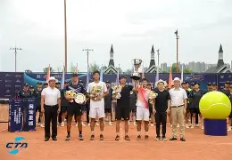网球巡回赛上演强强对话，闽南猎隼队绝杀江畔银狐队，多点开花奏效；教练团队居功至伟(特日格乐网球)