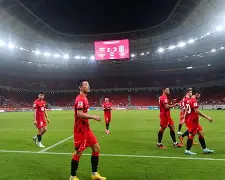 赛前突围战来临，上海海港围绕欧联官宣签约，管理层满意，临场指挥获称赞(足球临场升盘说明什么)