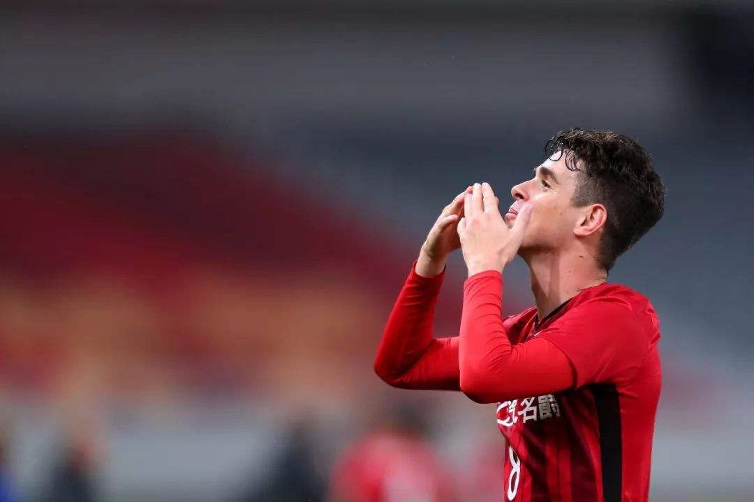 包含赛地聚焦：中超集结日热度飙升，巴西国家队战术微调，气氛紧张，数据层面出现新趋势的词条