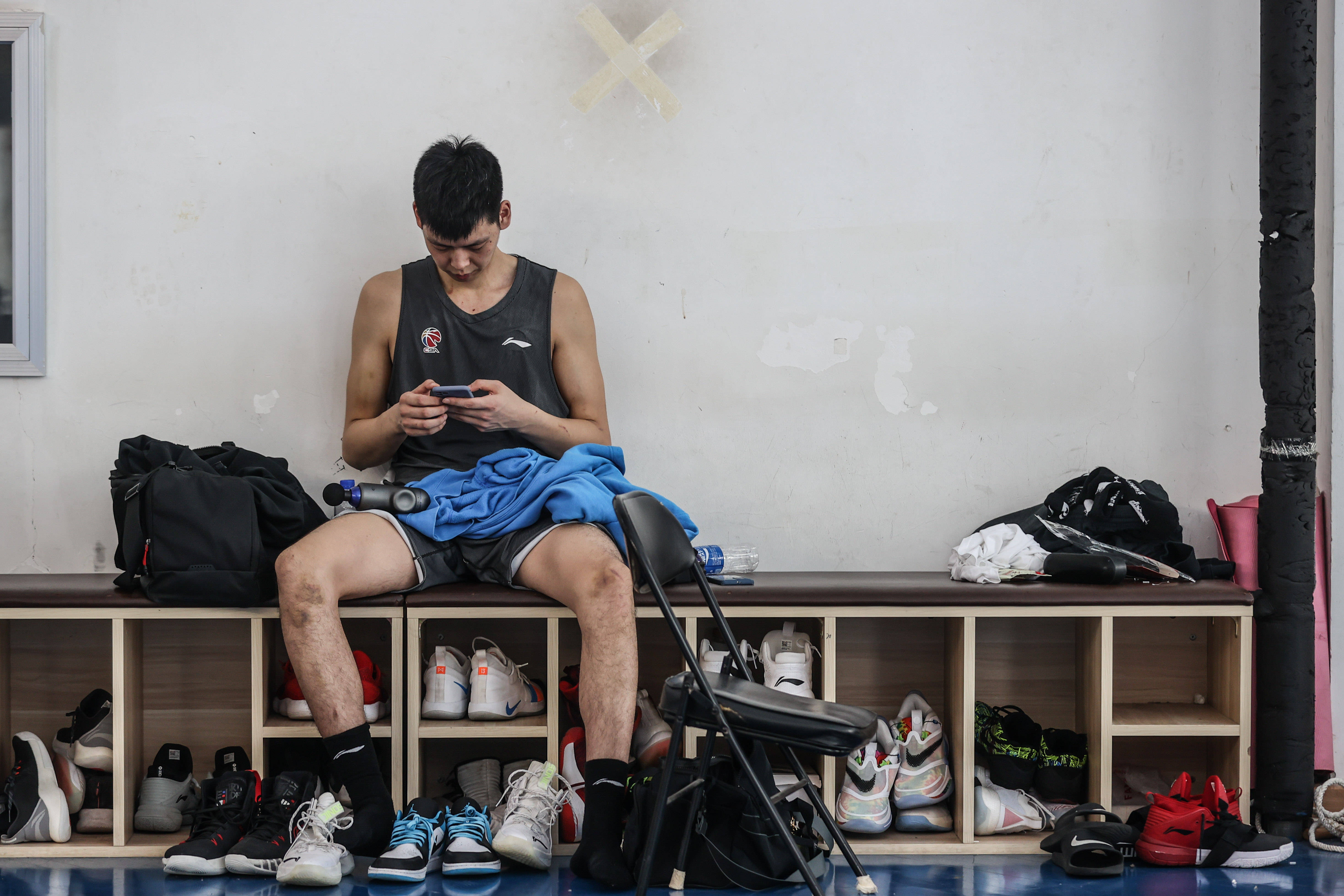 福建男篮训练开放日，关键战战术微调引观众欢呼，世俱杯在即，球探报告显示潜力的简单介绍