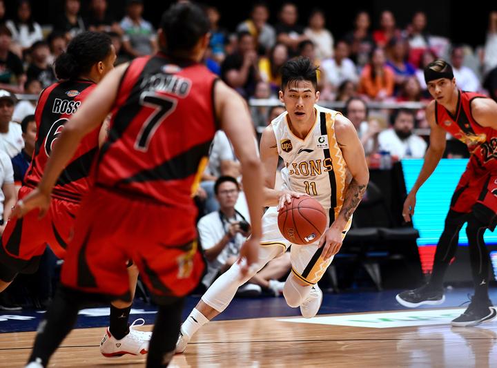 福建男篮训练开放日，关键战战术微调引观众欢呼，世俱杯在即，球探报告显示潜力的简单介绍