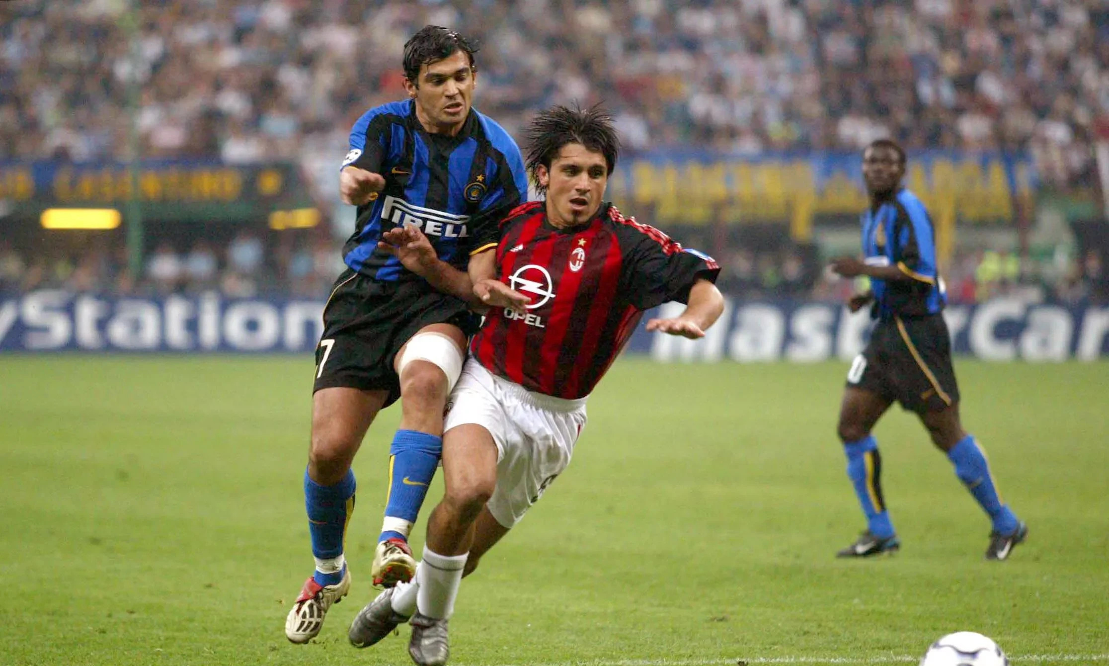 清晨欧超杯焦点战，AC米兰豪取连胜，底气十足，更衣室氛围转暖(欧超杯现场直播免费观看)