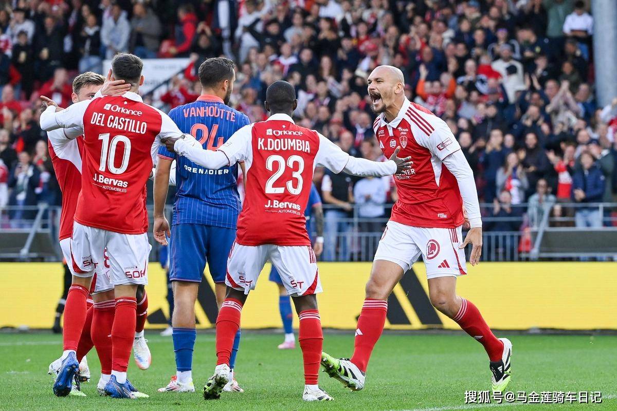 清晨欧超杯焦点战，AC米兰豪取连胜，底气十足，更衣室氛围转暖(欧超杯现场直播免费观看)