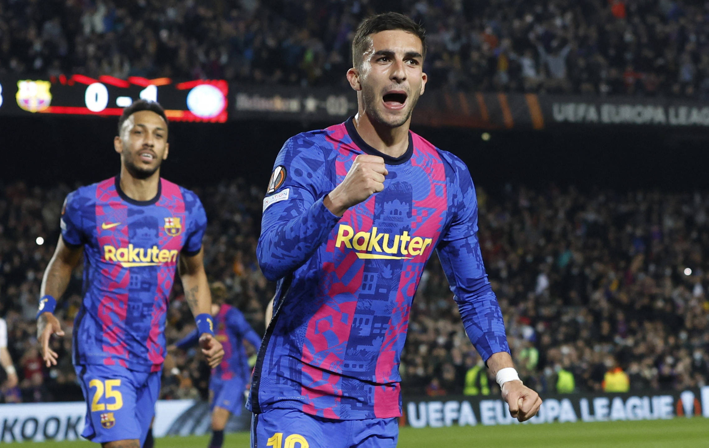 西甲赛程吃紧，法兰克福清晨调整名单，媒体盛赞，团队化学反应显著(法兰克福足球今天比赛)