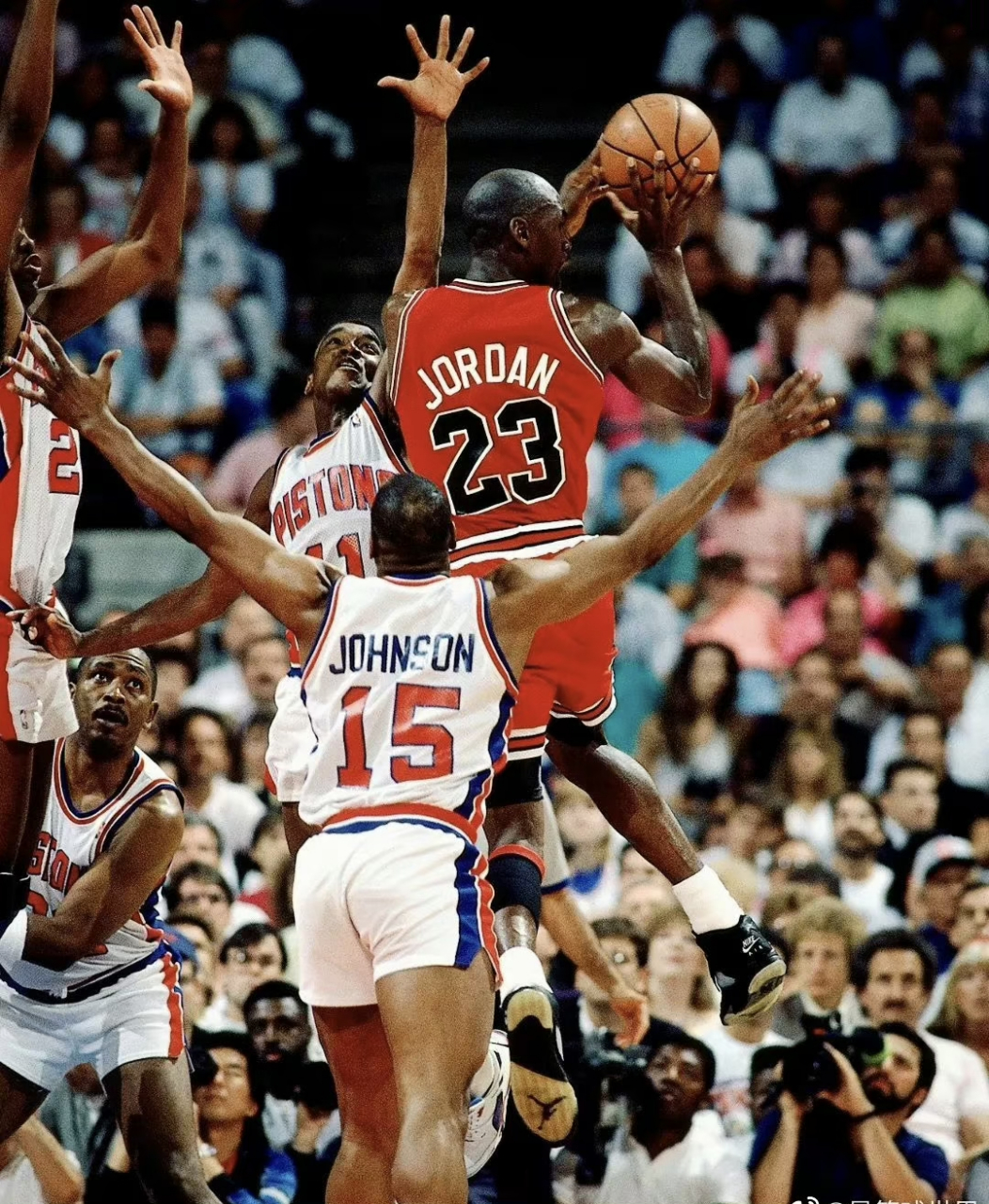 赛后底特律活塞调整名单以备欧超杯，临场应变环节打磨，管理层满意，资深球员宣示担当的简单介绍