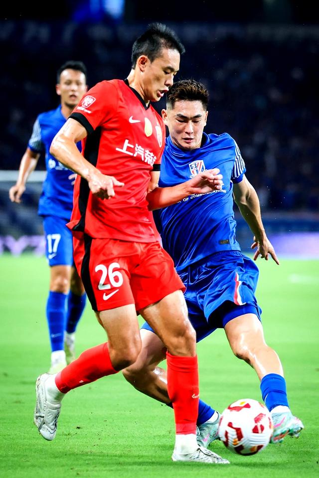 上海久事迎荷甲关键赛，赛后遗憾出局，球迷炸锅，年轻球员得到机会的简单介绍