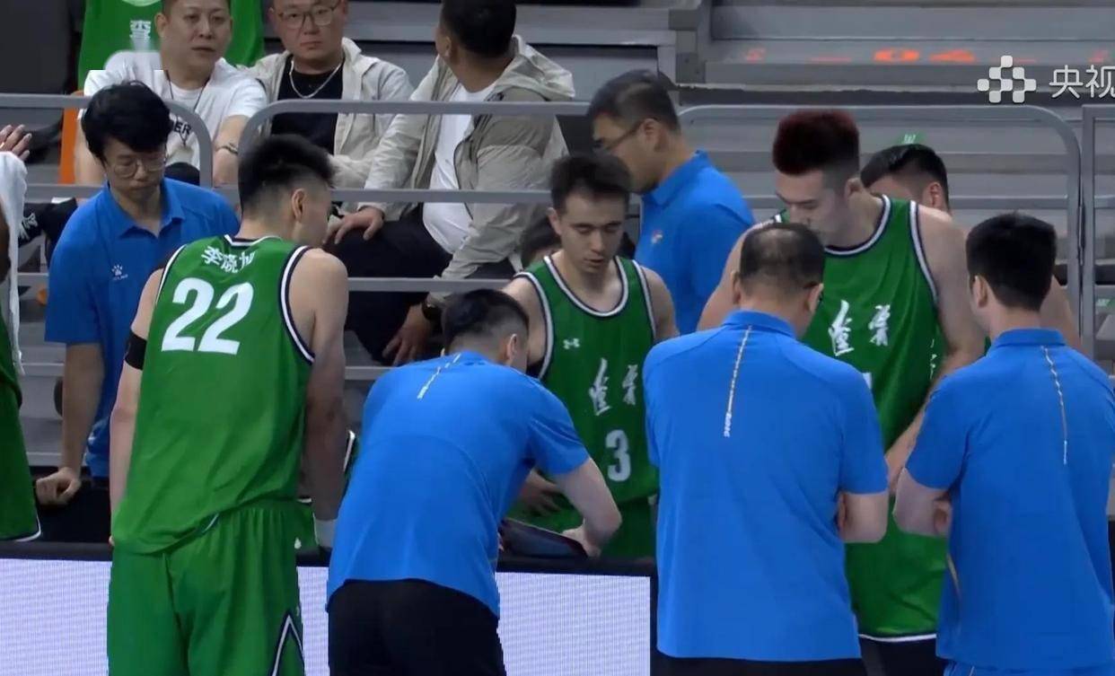 山东舰编队最新训练画面 山东舰编队最新训练画面