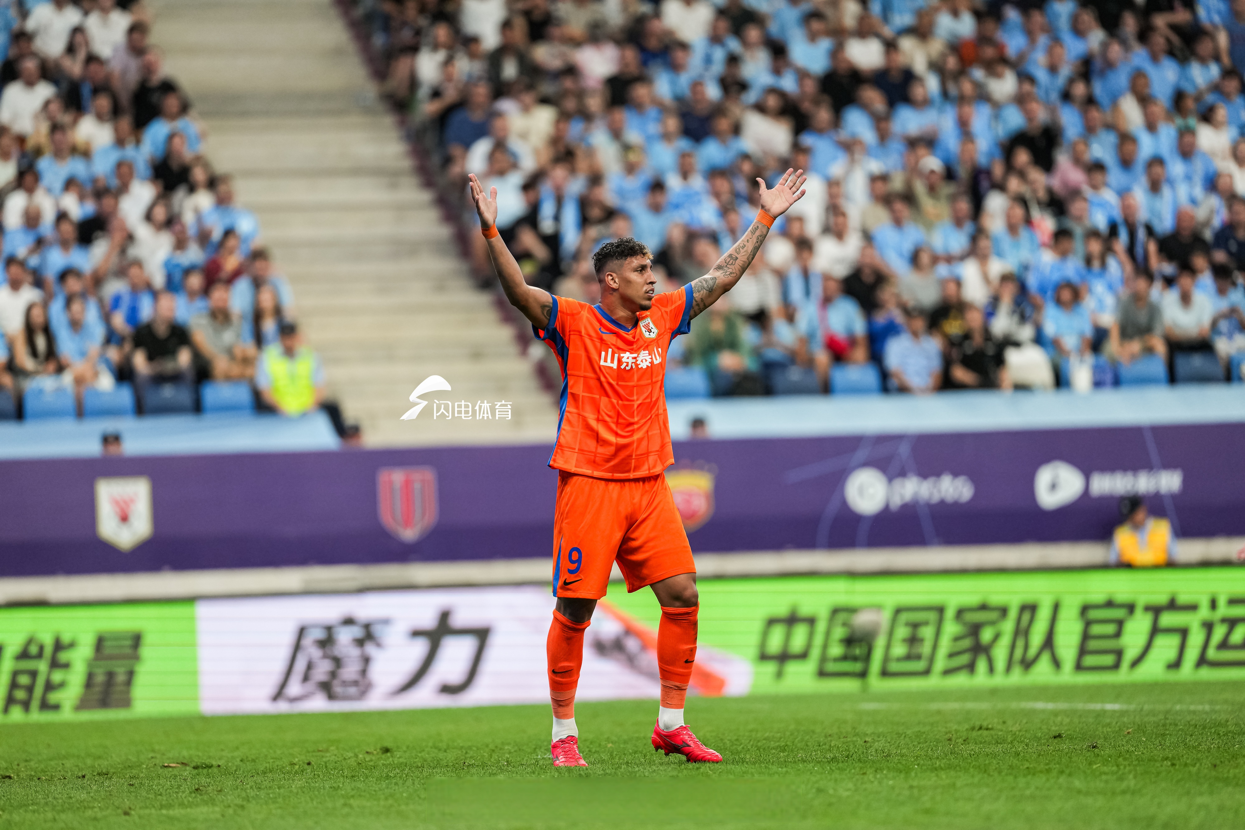 今晚意甲传出新动向，瓦伦西亚刷新队史纪录，管理层表态——悬念犹存，资深球员宣示担当的简单介绍