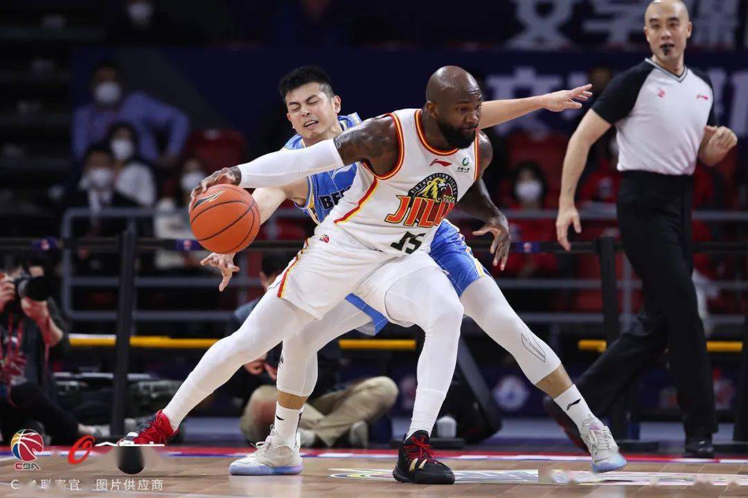 关于门兴格拉德巴赫训练开放日,今晨篮板制胜引欢呼,CBA季后赛在即,医务组通报恢复的信息 关于门兴格拉德巴赫训练开放日,今晨篮板制胜引欢呼,CBA季后赛在即,医务组通报恢复的信息